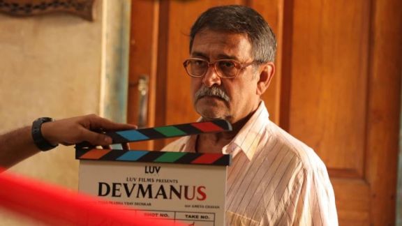 mahesh manjrekar renuka shahane devmanus movie world television premiere