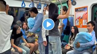 Unexpected moment in the metro — Teddy bear surprise stuns everyone!