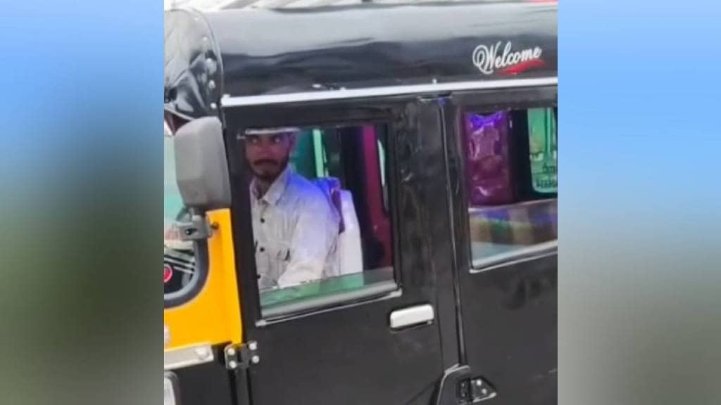 Badnera auto driver transforms rickshaw into luxury auto Amravati news Badnera auto driver transforms rickshaw into luxury auto Amravati news