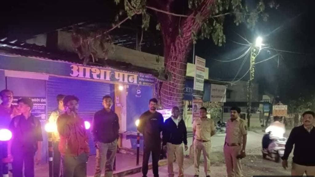 Nashik Leopard attack : समोर बिबट्या दिसल्यास… नाशिकमध्ये वन विभागाकडून जनजागृती Nashik Leopard attack : समोर बिबट्या दिसल्यास… नाशिकमध्ये वन विभागाकडून जनजागृती