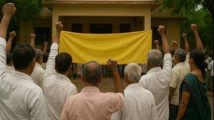 Farmers staged a sit-in protest in front of the Land Records Office on Monday