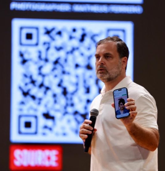 rahul gandhi on brazilian model