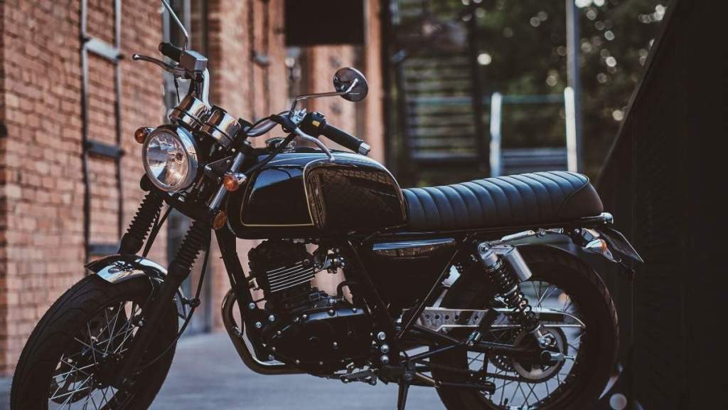 The all-new Royal Enfield Classic 650 shines in golden glory The all-new Royal Enfield Classic 650 shines in golden glory