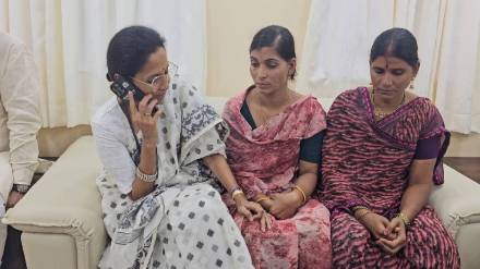 Supriya Sule discussion with officers of Mahadev Munde Special Investigation Team Supriya Sule discussion with officers of Mahadev Munde Special Investigation Team