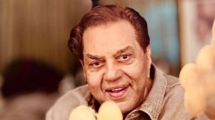 veteran bollywood actor dharmendra admitted to hospital kept in the icu doctors give health update