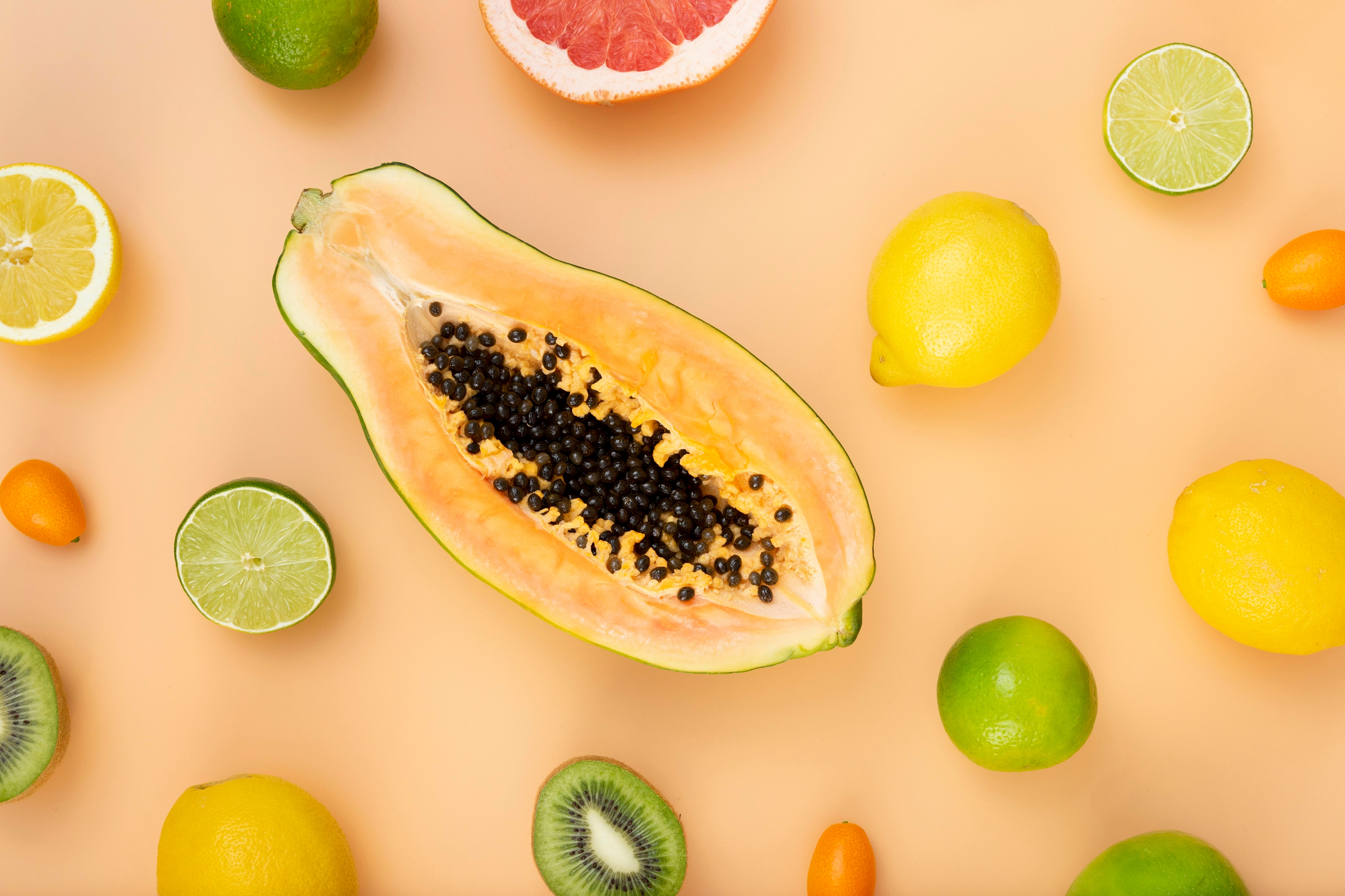 Papaya with lemon juice for a healthy morning.