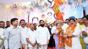 vikas Mhatre quits bjp and joins shinde shiv sena in Dombivli