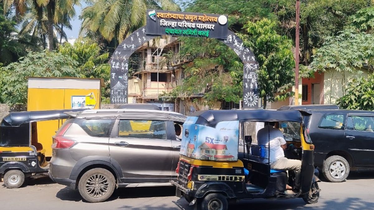 Vasai Panchayat Samiti office citizens employees facing Poor condition toilets inconvenience