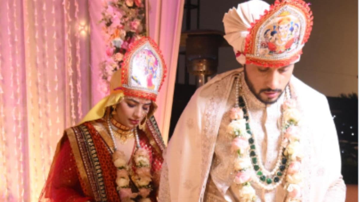 Former Mumbai Indians Pacer Rohit Sharma Friend Akash Madhwal Got Married  See Photos Cricket News In Marathi Amd 2000 - Latest Photos | Cricketer  Marriage: रोहित शर्माचा खास भिडू चढला बोहल्यावर! पाहा