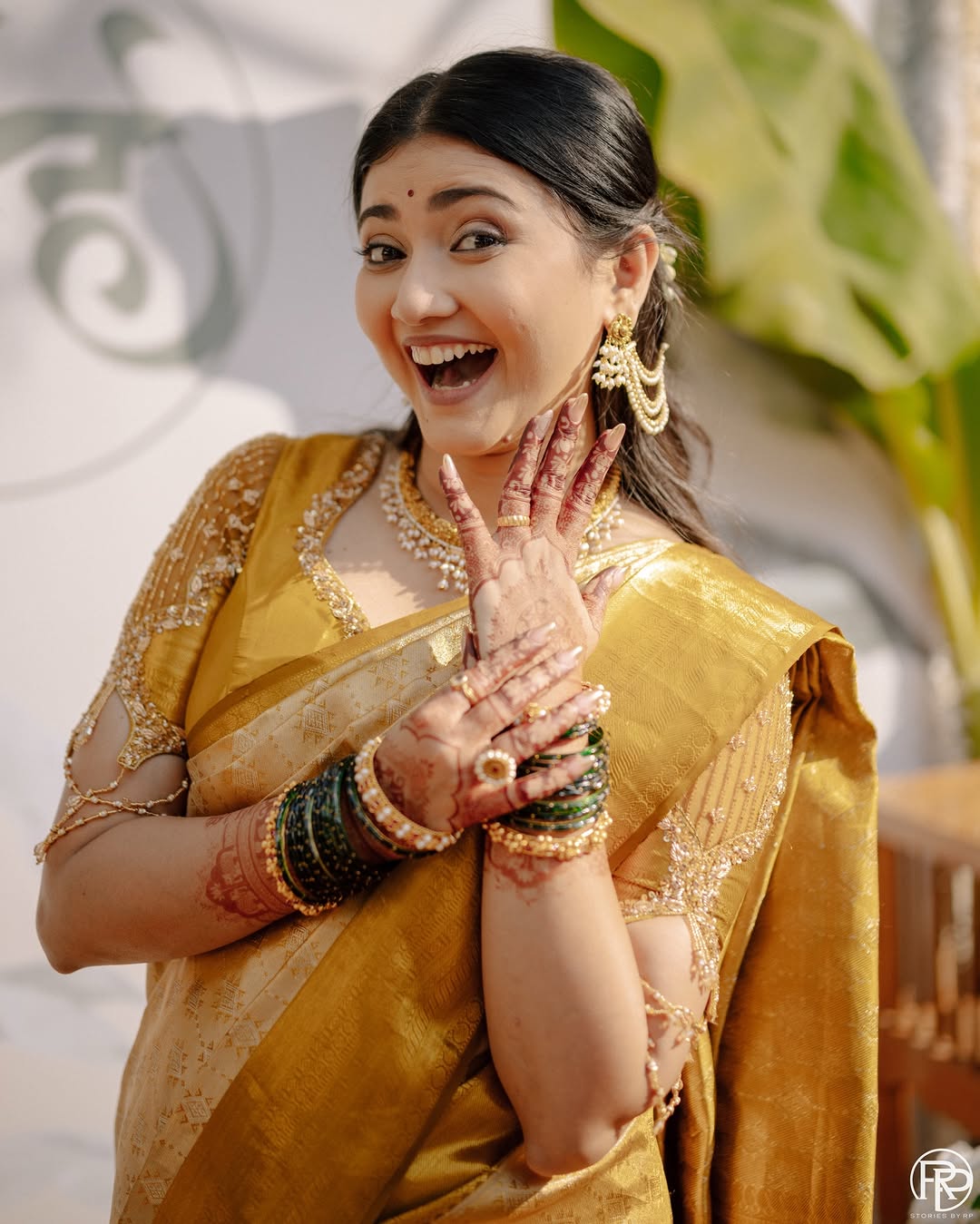 Dnyanada Ramtirthkar engagement look photos