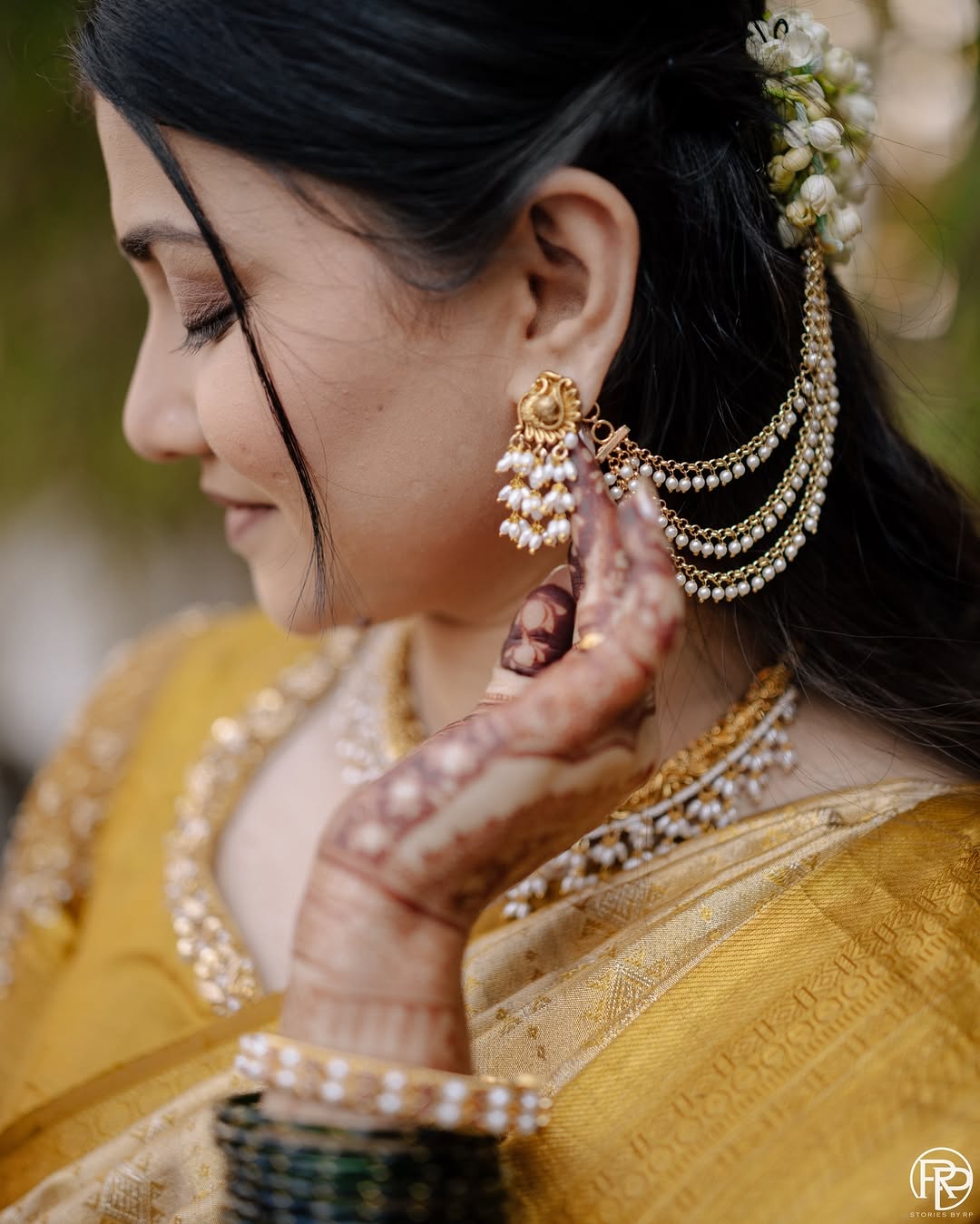Dnyanada Ramtirthkar engagement look photos