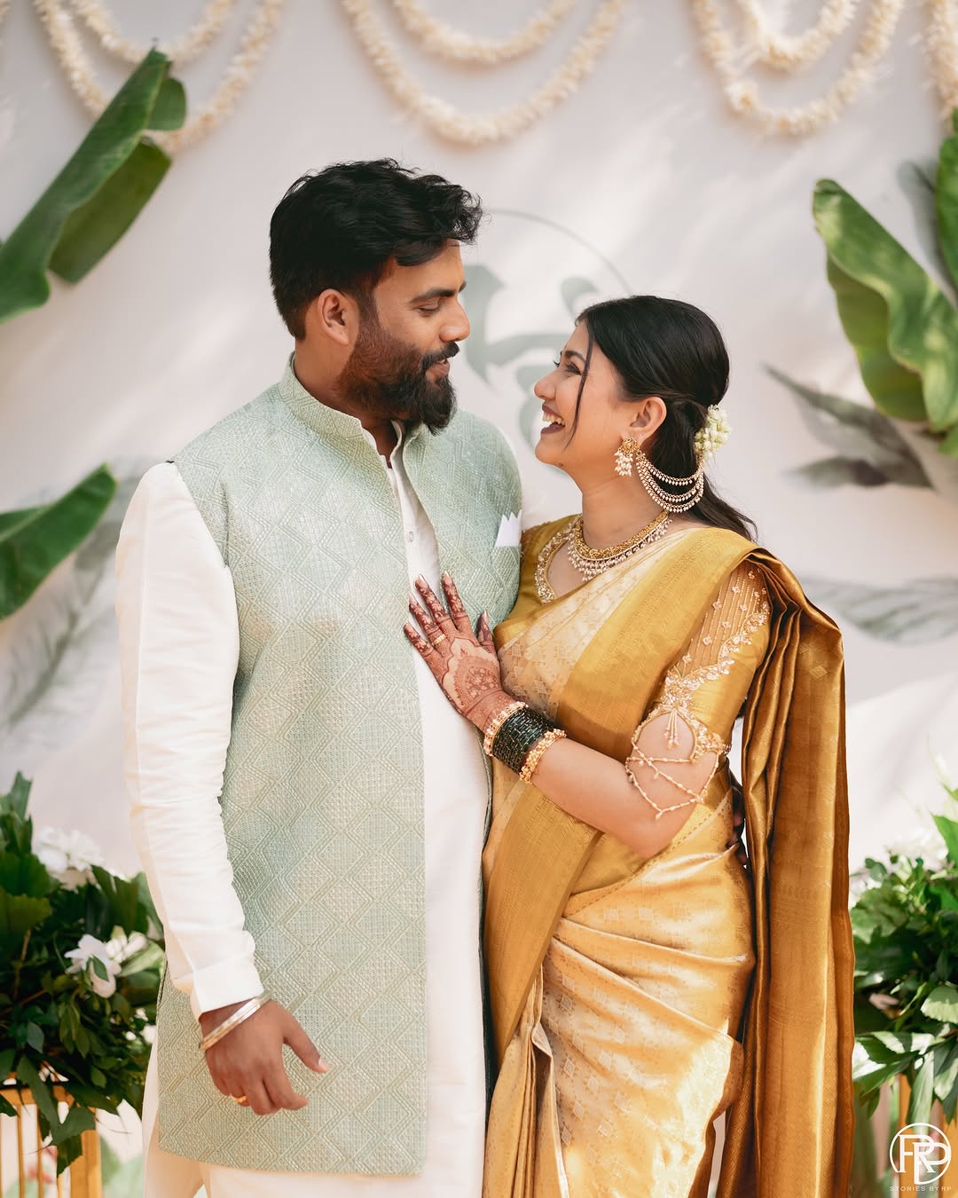 Dnyanada Ramtirthkar engagement look photos