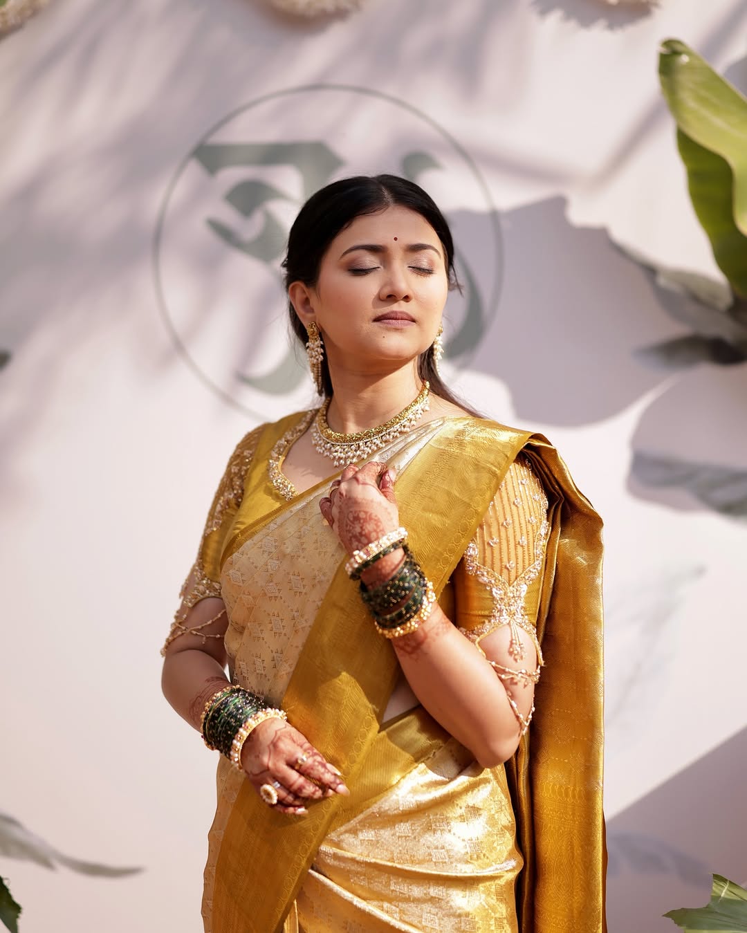 Dnyanada Ramtirthkar engagement look photos