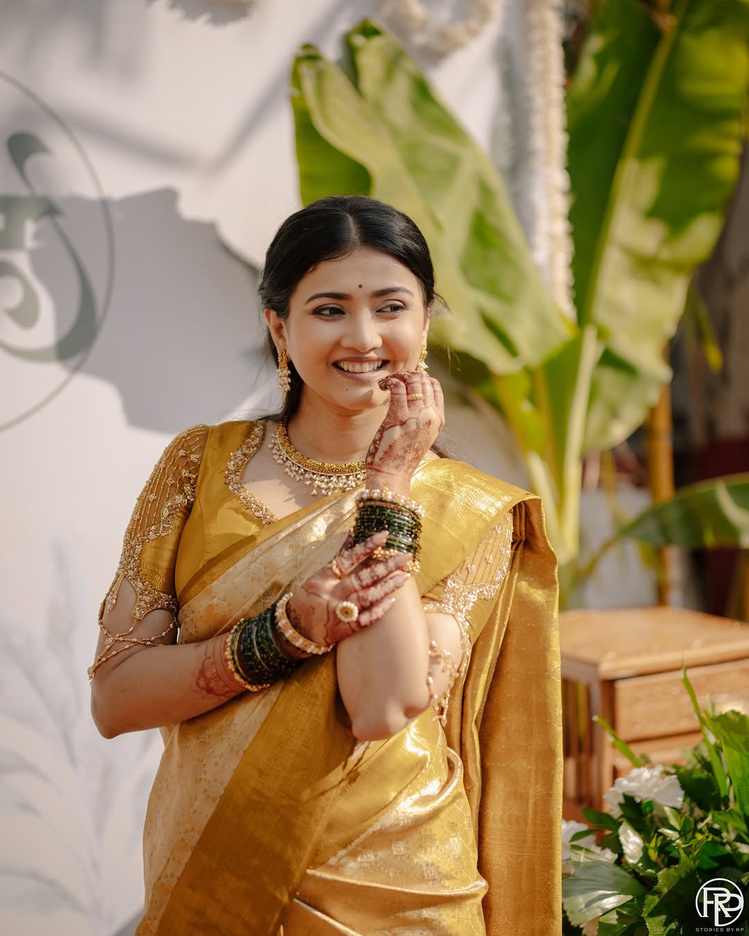 Dnyanada Ramtirthkar engagement look photos