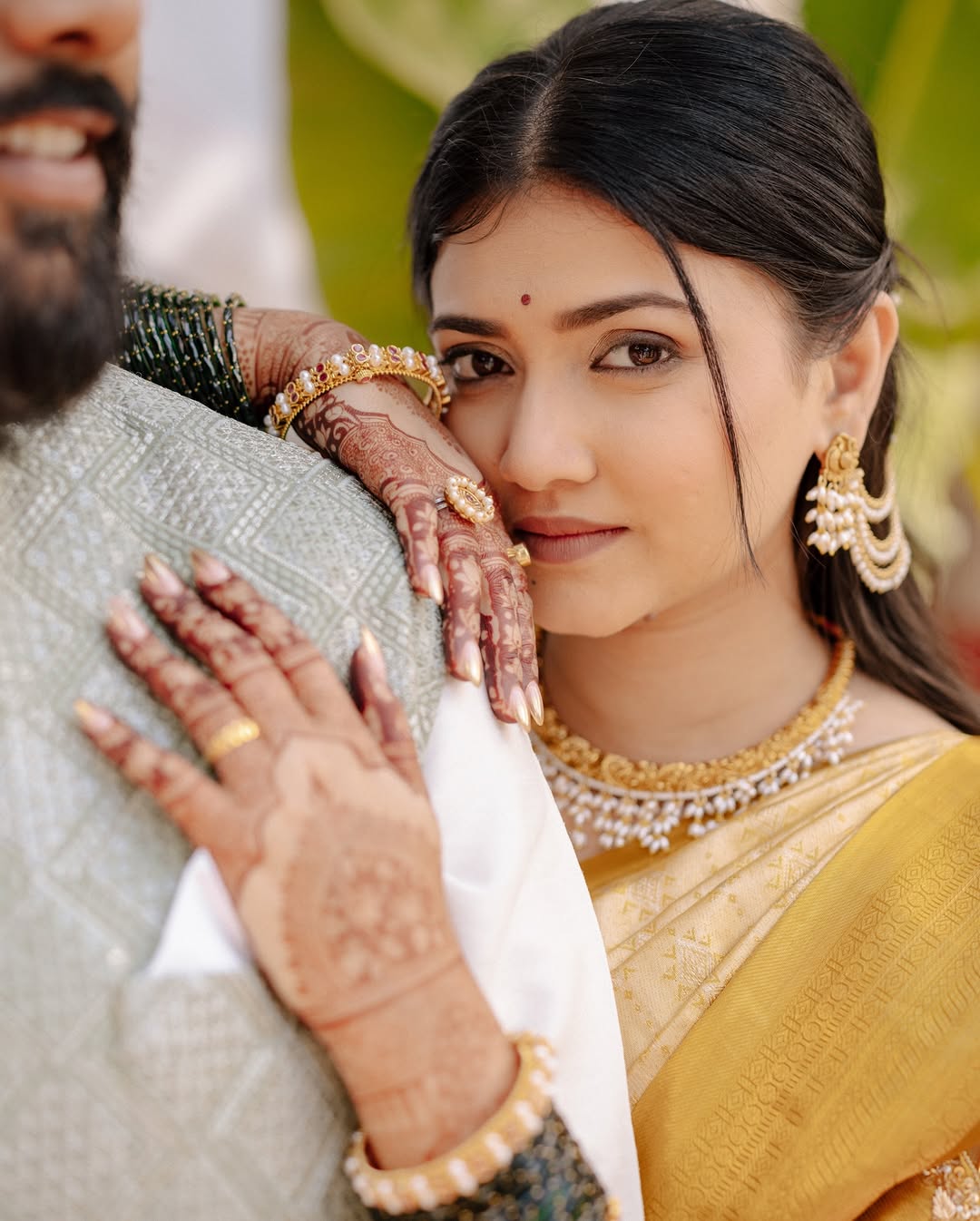 Dnyanada Ramtirthkar engagement look photos