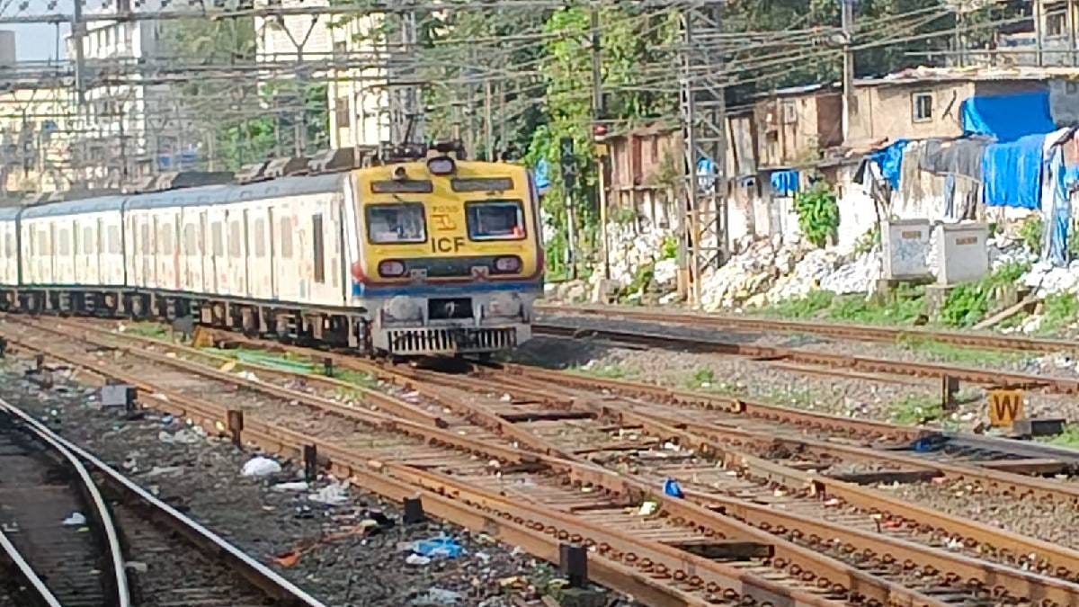 central railway harbour line train disrupted alarm chain pulling ac local door technical issue csmt panvel delay passengers mumbai