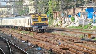 central railway harbour line train disrupted alarm chain pulling ac local door technical issue csmt panvel delay passengers mumbai