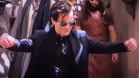 Dhurandhar Akshaye Khanna FA9LA song viral dance scene