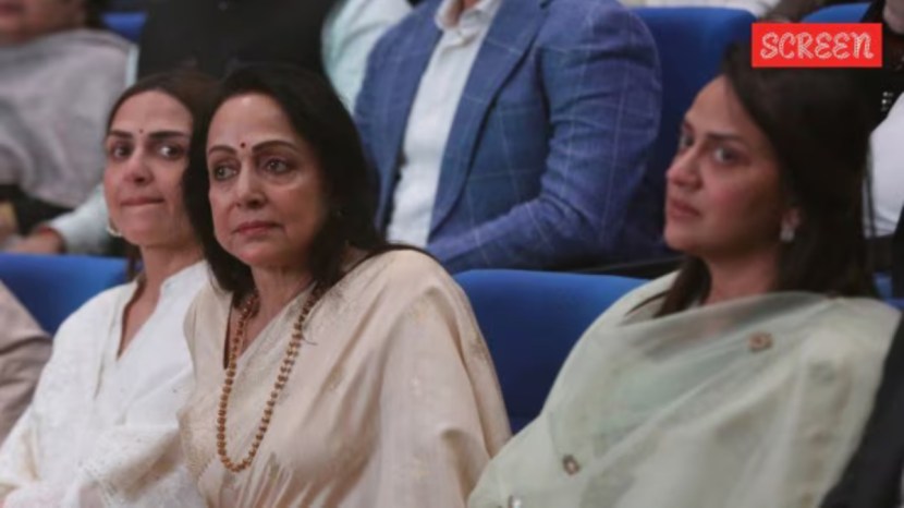 Hema Malini with her daughter Esha and Ahana