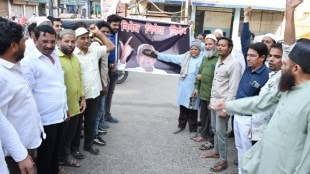 protest in akola over nitish kumar hijab incident with muslim doctor