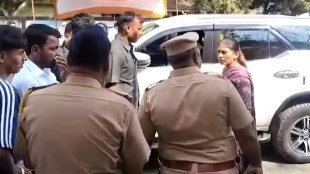 Union Minister Raksha Khadse Confronts Police Muktainagar Election Obstructing BJP Vehicles