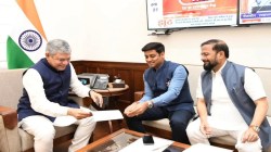 Ashwini Vaishnaw : रेल्वे मंत्र्यांचा एकनाथ शिंदेंना थेट फोन; ठाणे-मुलुंड दरम्यान रेल्वे स्थानकाचा संपूर्ण खर्च रेल्वे उचलणार!