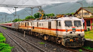 Konkan Railway Mangala Express technical snag cattle guard issue traffic resolved Vinhere station