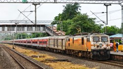 Konkan Railway : कोकण मार्गावर धावणाऱ्या दोन रेल्वेगाड्यांच्या थांब्यात वाढ; संगमेश्वर रोड येथे प्रायोगिक थांबा…