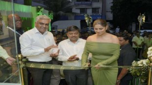 PNG Jewellers Lightstyle Store Launch Viman Nagar Pune Sai Tamhankar Inaugurates Saurabh Gadgil Expansion Plans