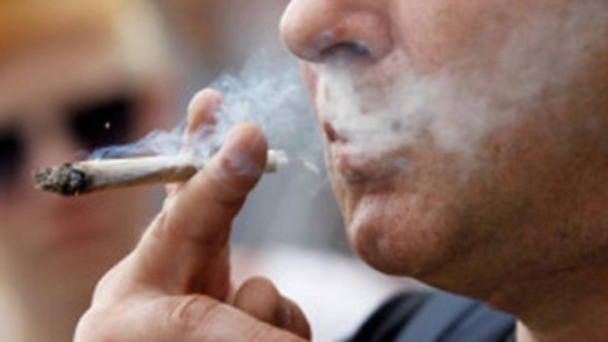 nagpur police action on public smoking bajaj nagar operation wash out