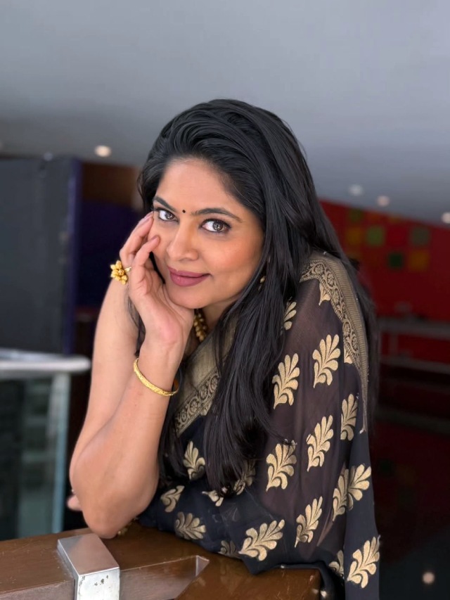 Shweta Shinde Black Saree Look