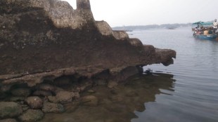 Sindhudurg Fort Jetty in Malvan is dangerous