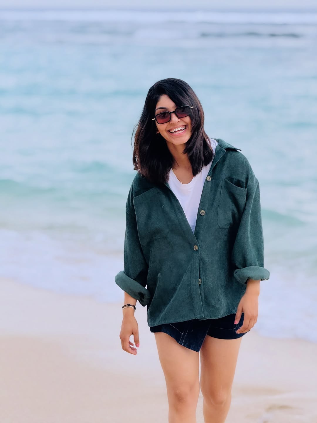 ३.हरलीन देओल-भारताची मधल्या फळीतील फलंदाज हरलीन देओल तिच्या ऑफ फिल्ड ड्रेसिंगमुळे अधिक लोकप्रिय झाली. तिचं सौंदर्य आणि मैदानावर कॅच पकडण्यासाठी तिचे डाईव्ह प्रसिद्ध आहे.(फोटो-@Harleendeol)