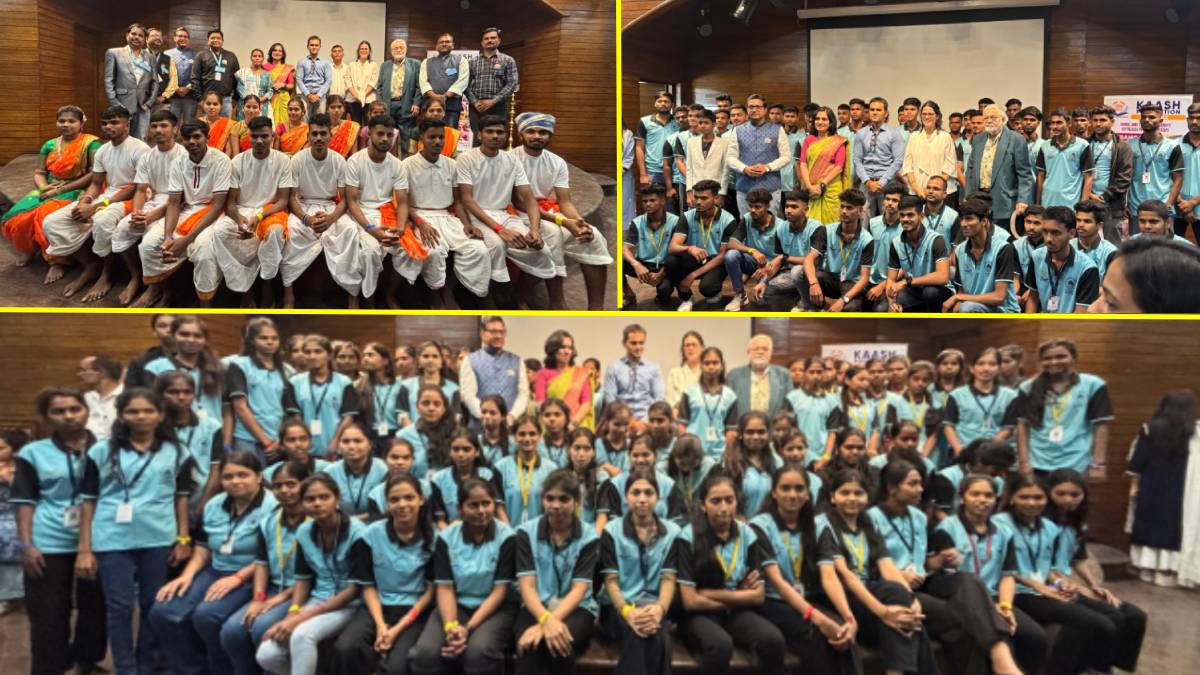 Special educational experience tour of students of Vikramgad (Onde) College to Mumbai