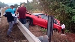 मुंबईहून गणपतीपुळेकडे जाणाऱ्या ब्रेझा कारला अपघात; चालक जागीच ठार तर एकजण गंभीर