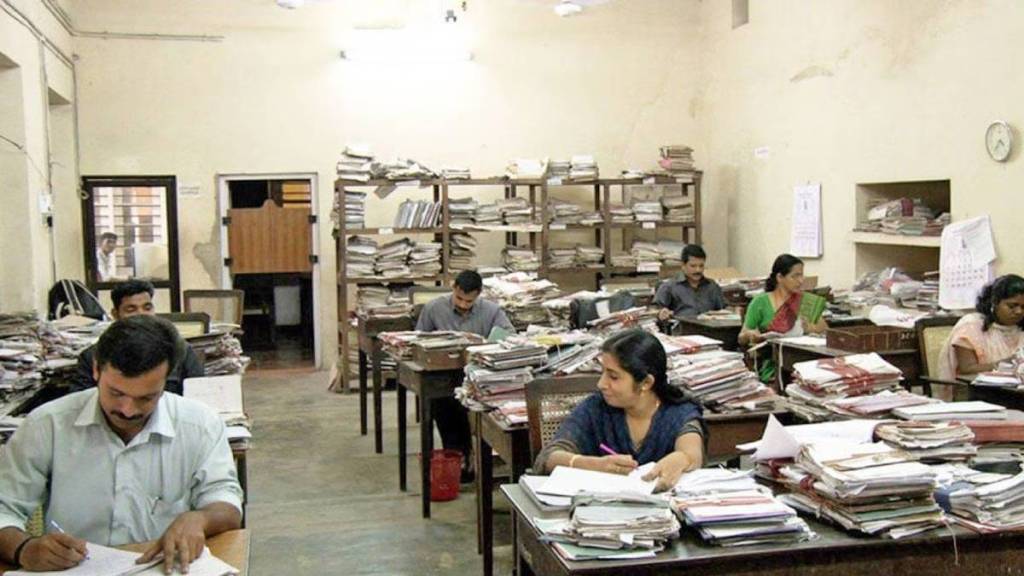 Latur Municipal Corporation employees 7th pay commission arrears update | Bombay High Court Aurangabad bench latest verdict Marathi news | 7th pay commission arrears payment deadline for local bodies | Latur Mahanagarpalika employee salary news Latur Municipal Corporation employees 7th pay commission arrears update | Bombay High Court Aurangabad bench latest verdict Marathi news | 7th pay commission arrears payment deadline for local bodies | Latur Mahanagarpalika employee salary news