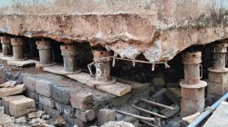 पुरा पासून वाचण्यासाठी १५० जॅकच्या मदतीने घराचे बांधकाम सहा फूट उंच उचलले; चिपळुणात चेन्नईतील कंपनीचा पहिला प्रयोग