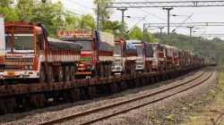 कोकण रेल्वेच्या रो-रो सेवेला बळकटी; ५७ टन वजनी ट्रकची वाहतूक करण्यासाठी दोन वॅगन तयार