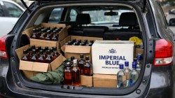 धक्कादायक: भाजप उमेदवाराच्या मुलाला मद्य वाहतूक करताना पकडले, हडपसर भागात मद्याच्या बाटल्यांसह मोटार जप्त