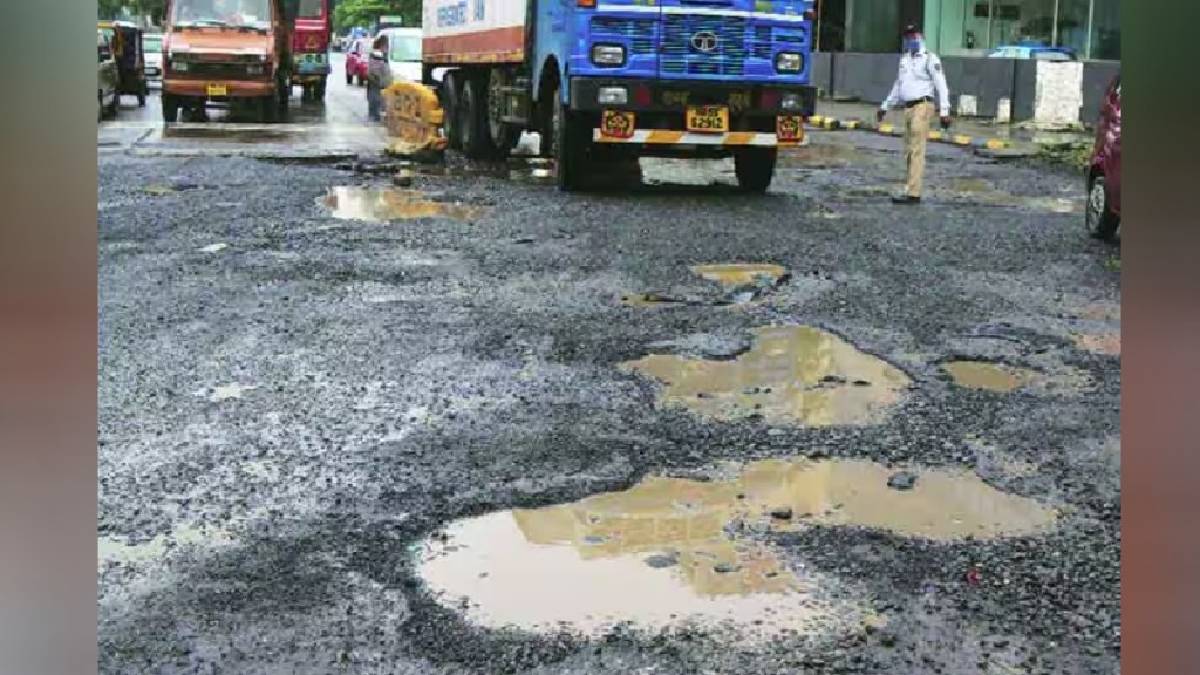 https://images.loksattaimg.com/2025/12/potholes.jpg?quality=100