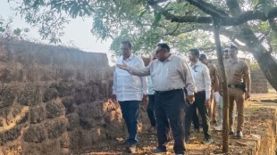 Cultural Minister visits Bharatgad Fort in Malvan Masure