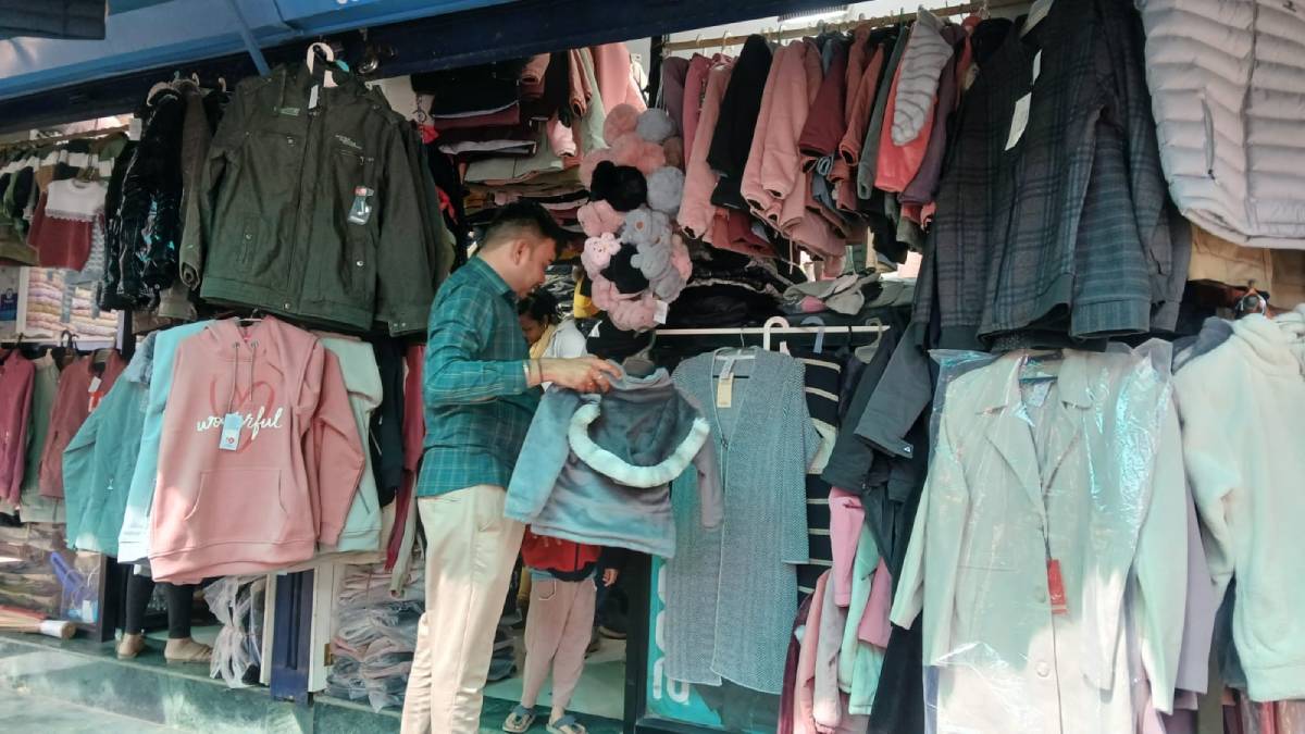 December cold weather boosts sales of sweaters, jackets, hoodies and shawls in Nashik