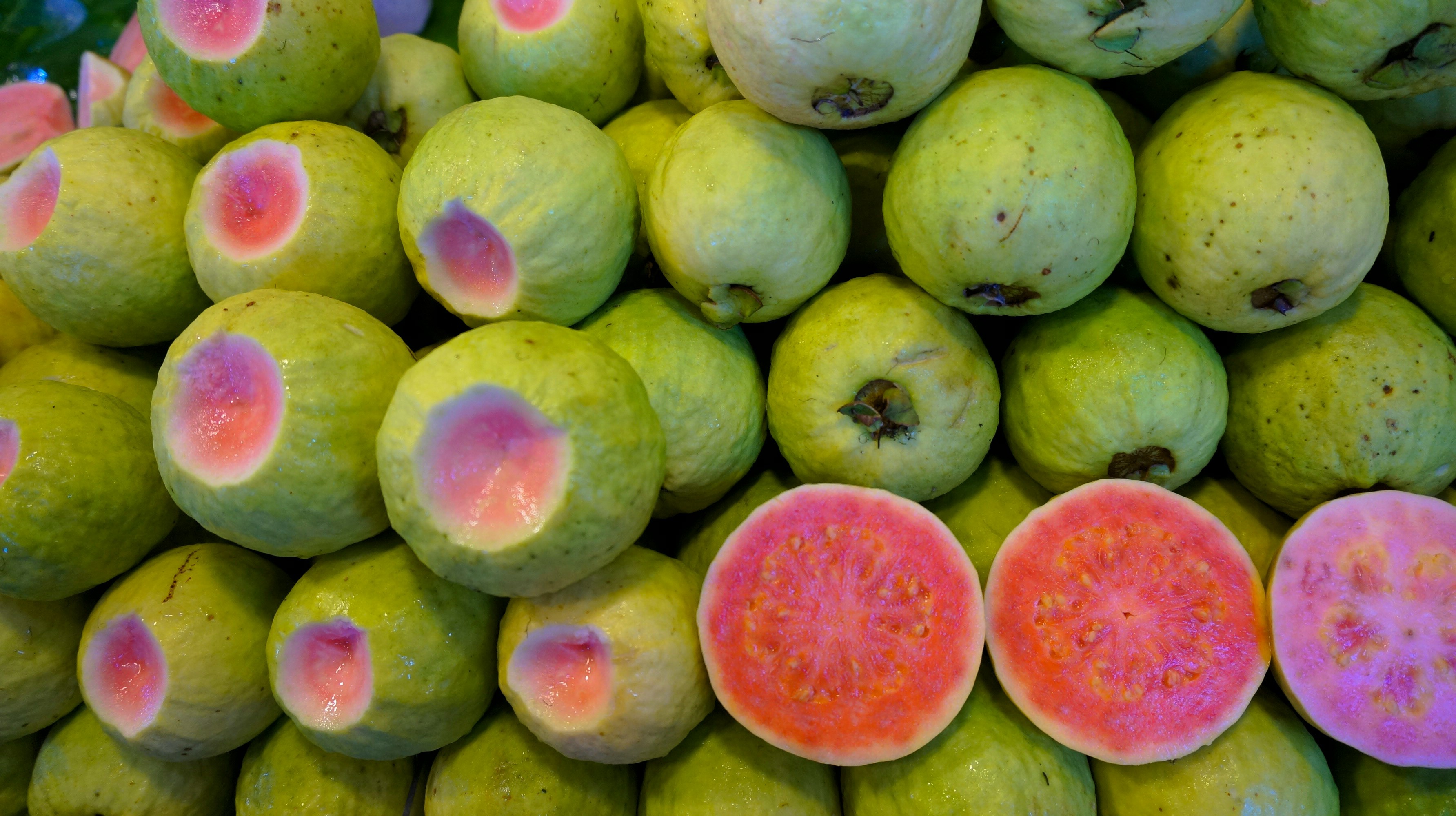 Mini Guva Large Vs Small Guava Which Is Better For Digestion And Health Tips Svk ...