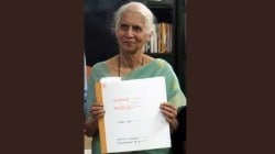 मोबाइलवर रमण्यापेक्षा पुस्तकस्पर्श आनंददायी