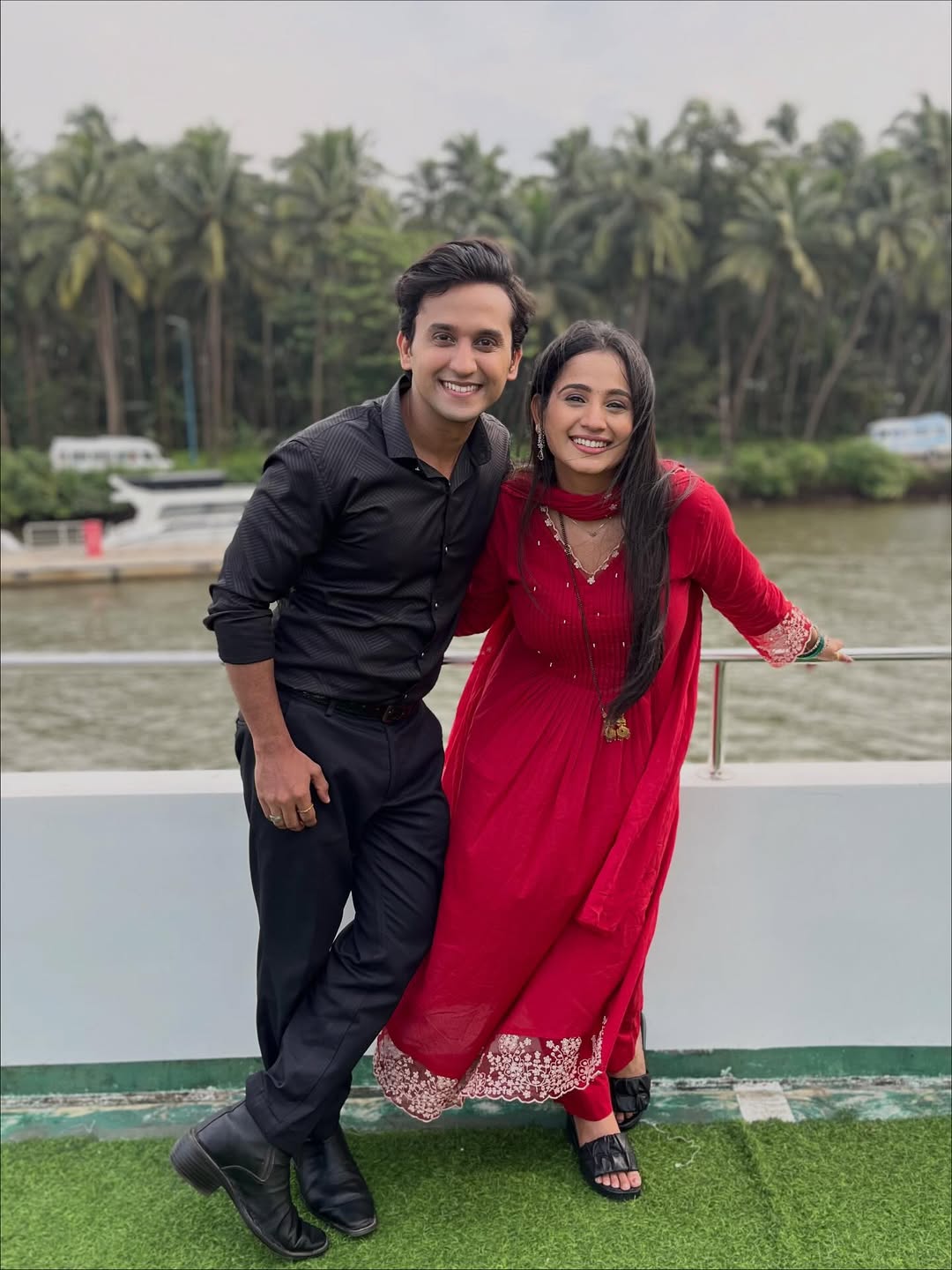 Laxmi Nivas fame actress Divya Pugavkar romantic photos with husband