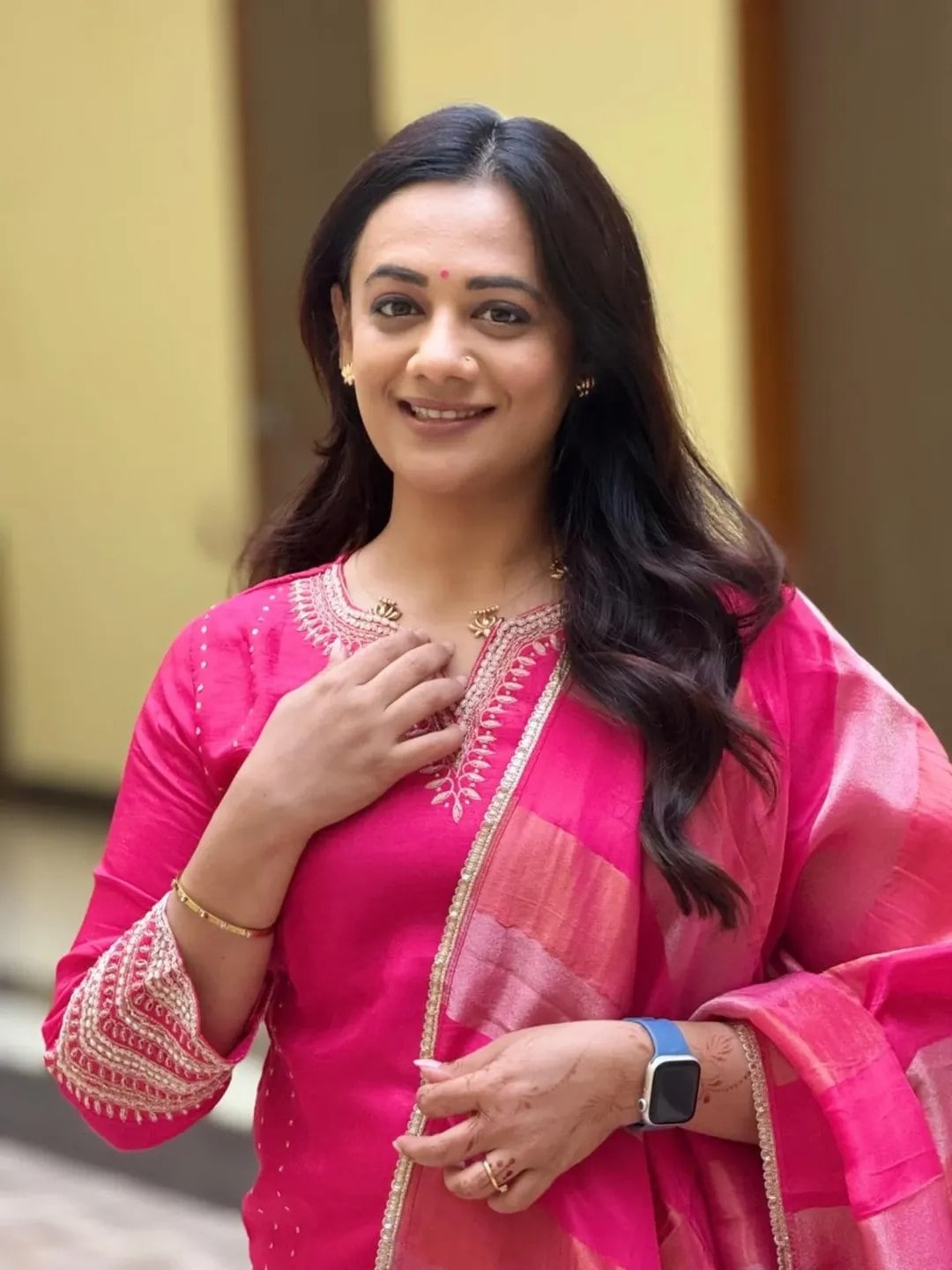 Spruha Joshi new haircut photos