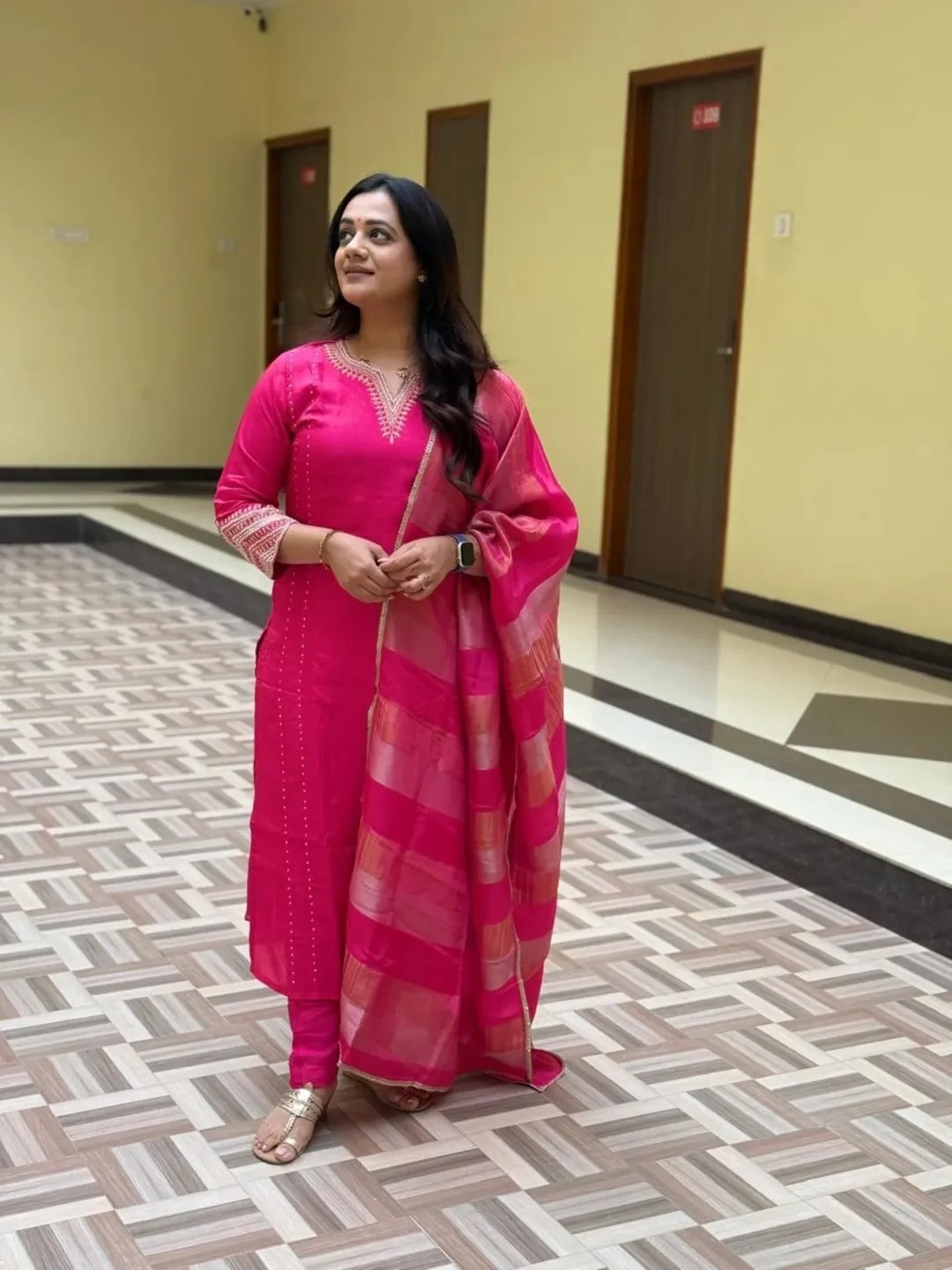 Spruha Joshi new haircut photos