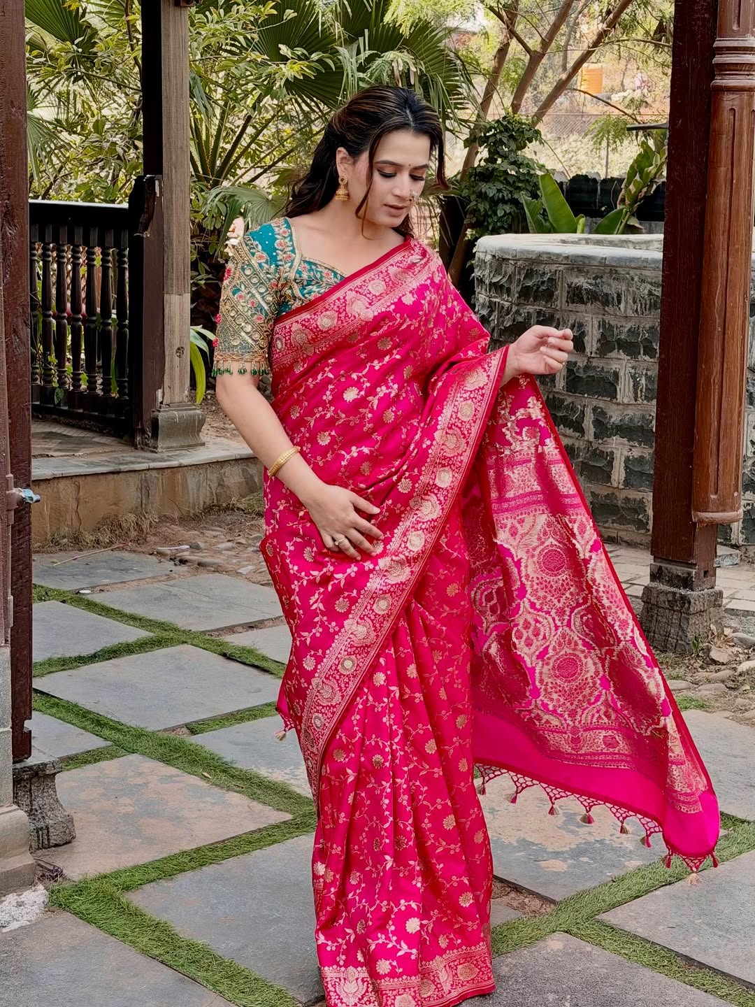 Prajakta Gaikwad in pink Banarasi saree with traditional jewelry.