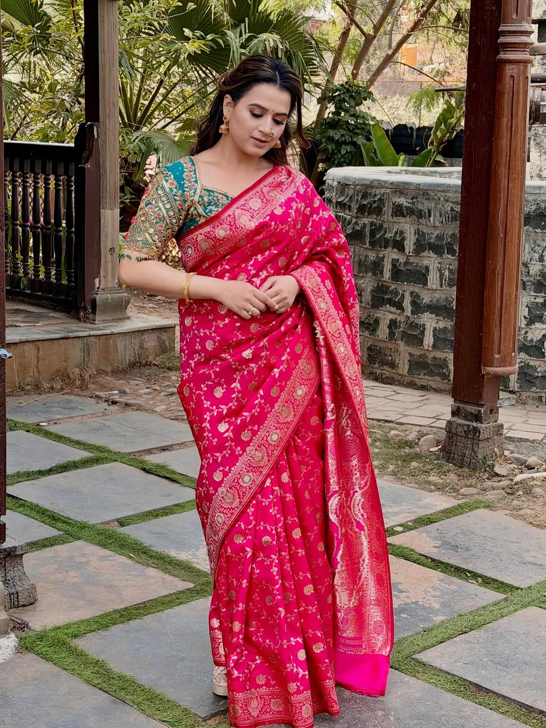 Prajakta Gaikwad in pink Banarasi saree with traditional jewelry.