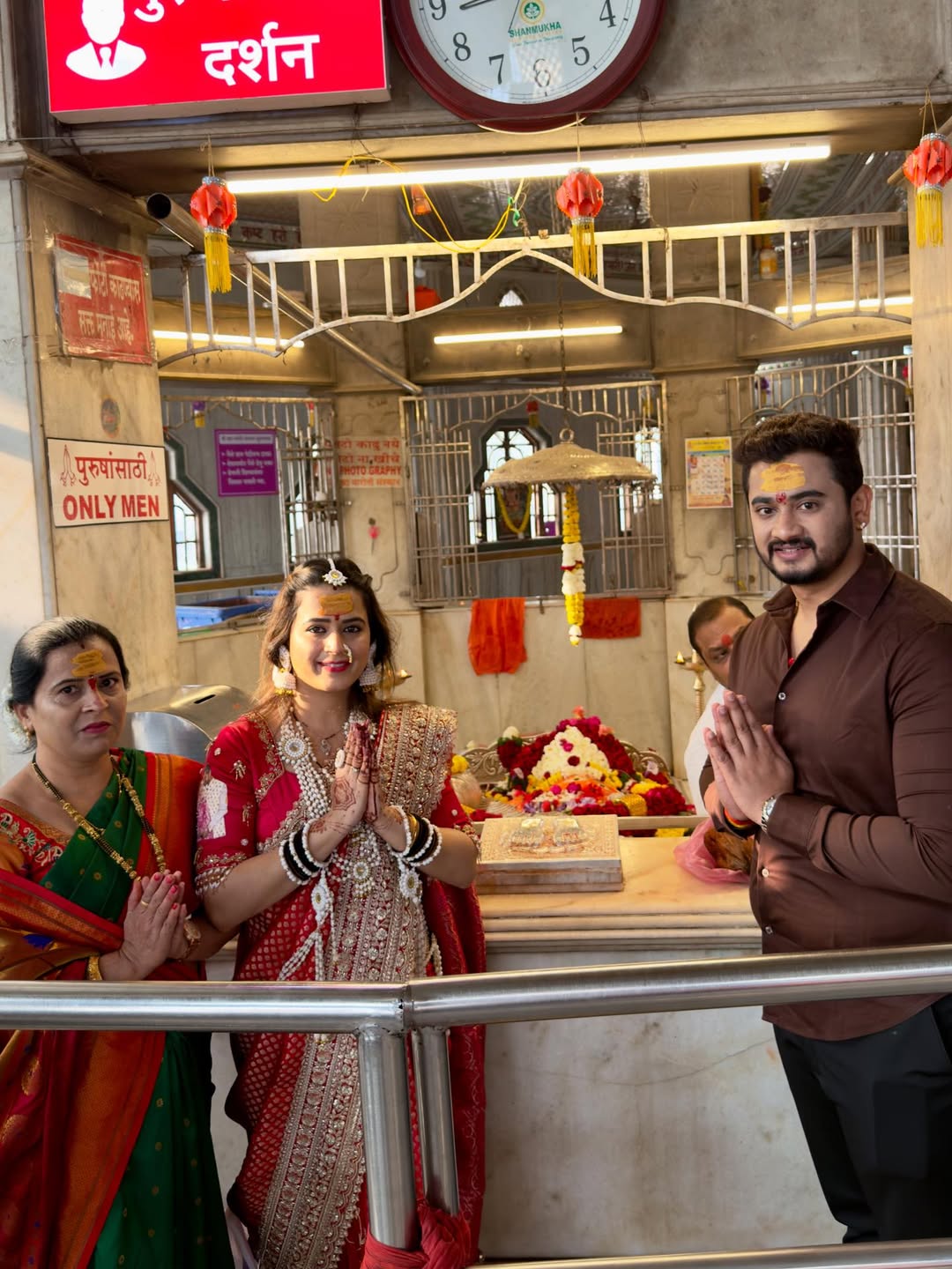 Prajakta gaikwad temple visit photos